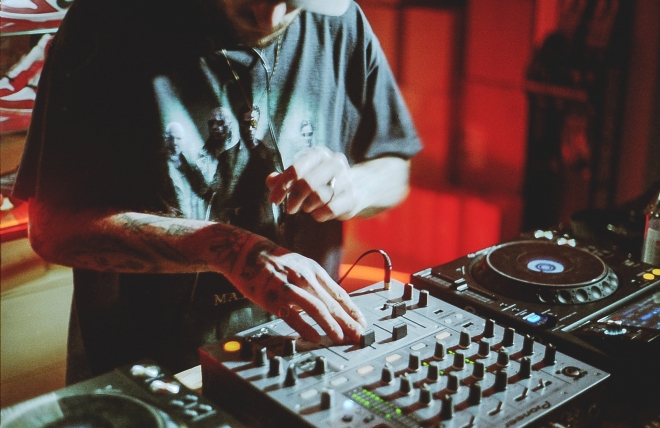 31 safensound, sneakerarber